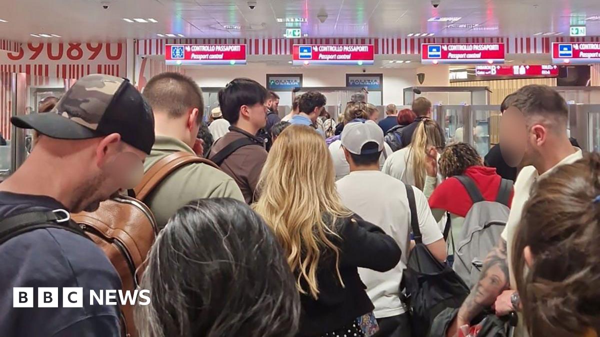 BBC News image for EES: Stop pretending EU's new border system is working, says airports chief