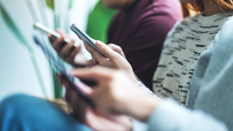 CNN image for How warnings can help persuade kids to curb their social media use - cnn.com