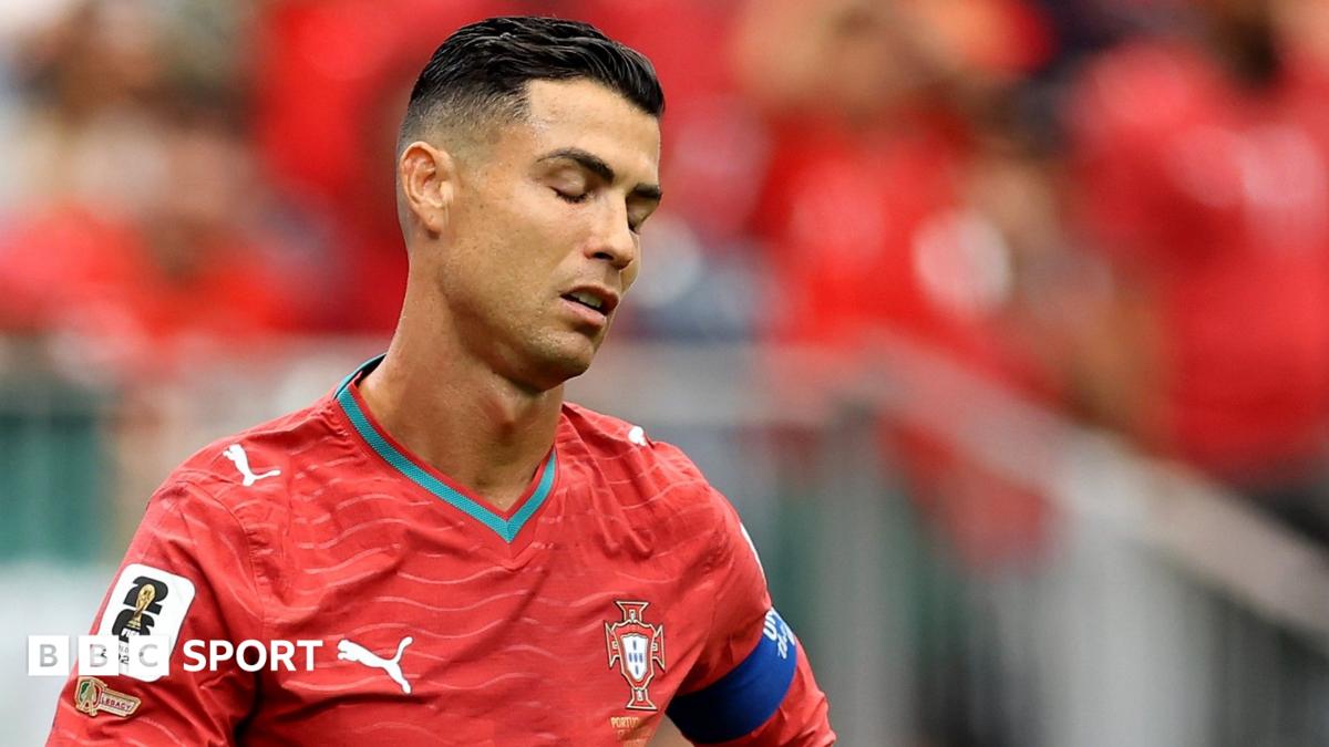 BBC News image for 'Scared to take him off' - Ronaldo struggles after fellow superstars sparkle - BBC