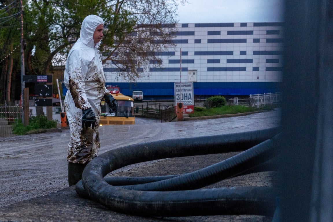 The Washington Post image for Poisonous black rain falls in Russia as Ukraine strikes oil facilities - washingtonpost.com