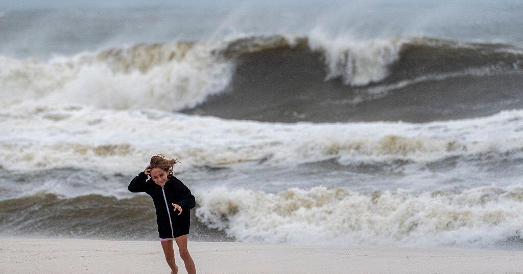 CBS News image for Isaias weakens, rain and flooding remain a threat as storm moves across the Southeast - CBS News