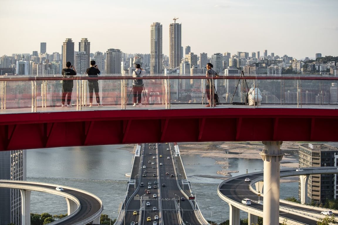 Bloomberg image for China’s Economy Revs Up Despite War as Growth Tops Forecasts - Bloomberg.com