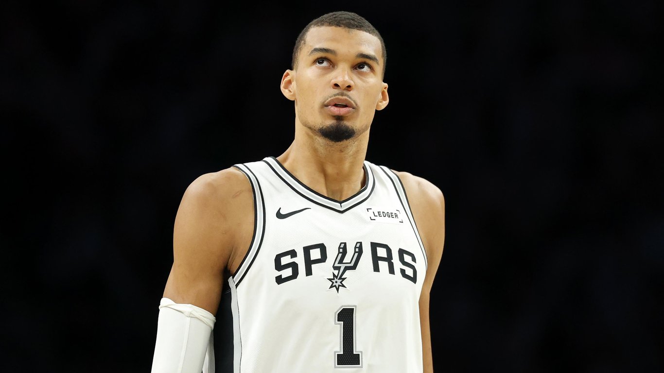Bleacher Report image for Victor Wembanyama, Gregg Popovich Speak in Airport Video After Spurs Star's NBA Playoffs Ejection - Bleacher Report