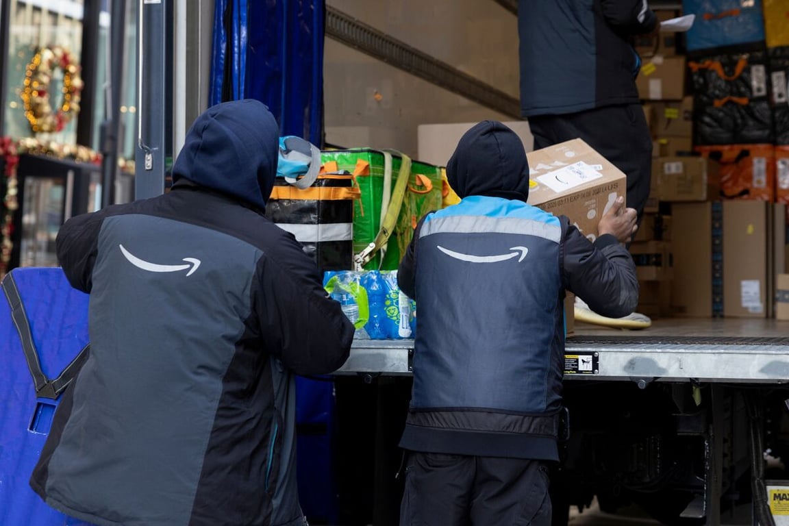 Bloomberg image for Amazon Spending Soars Amid Slowing Growth of Online Business - Bloomberg.com