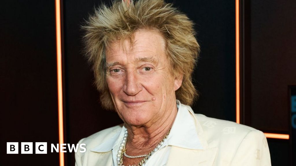 BBC News image for Rod Stewart calls off US tour after 'routine' heart procedure - BBC
