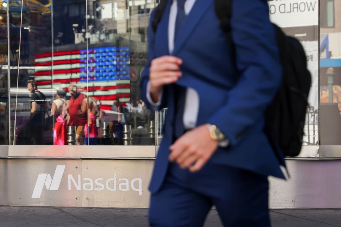 Bloomberg image for Tech Equity Sales Renew AI Debt-Binge Worries - Bloomberg