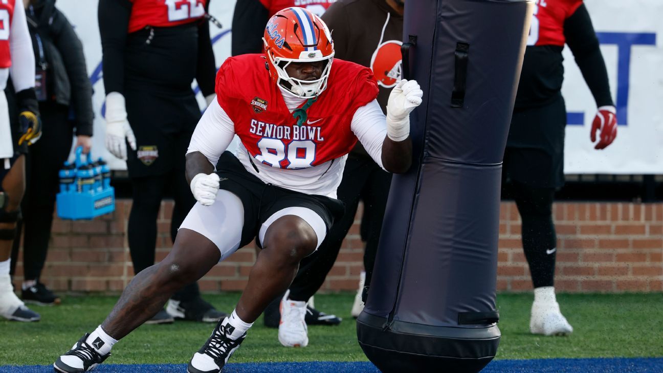 ESPN image for Vikings pick Caleb Banks at 18, hope he's ready for season - ESPN