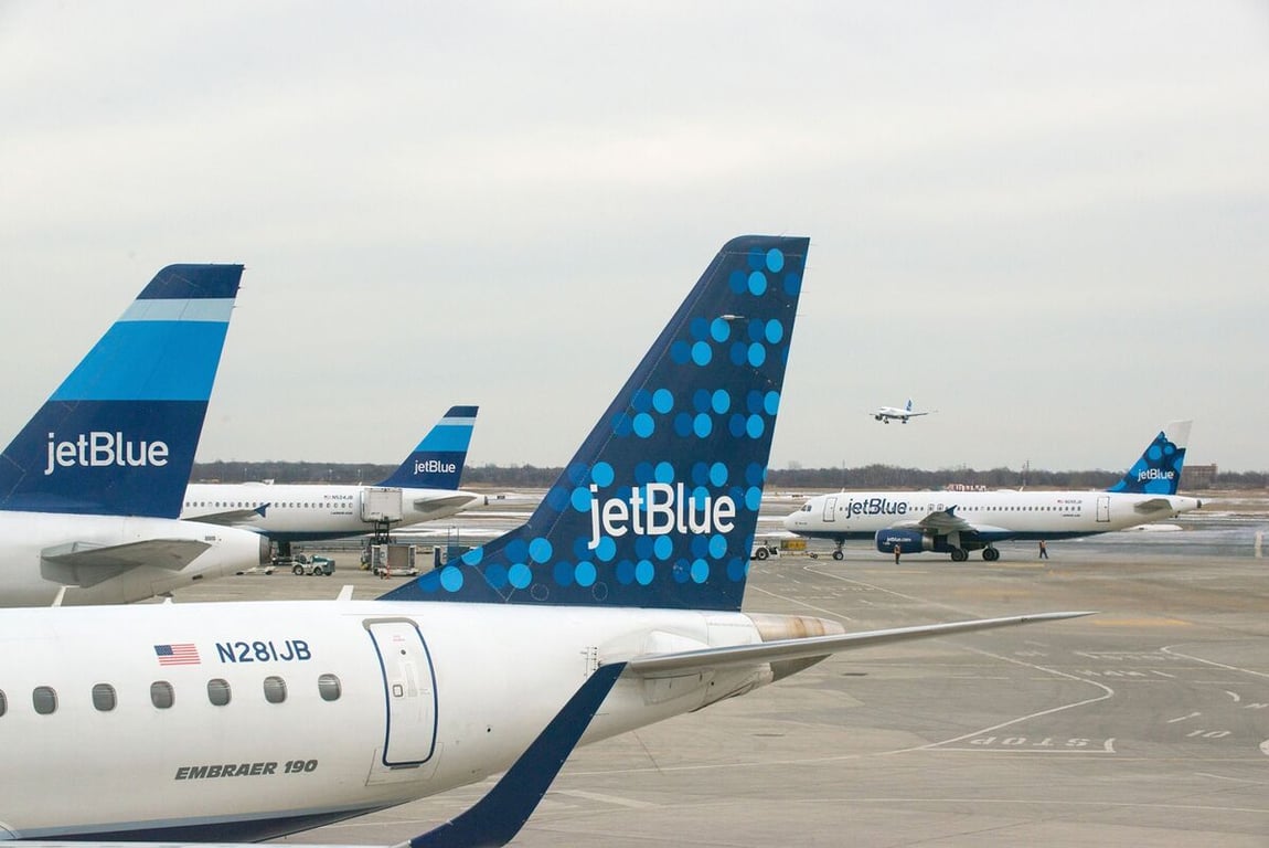 Bloomberg image for JetBlue’s Outlook Worsens as Operating Loss Margin Drops - Bloomberg.com