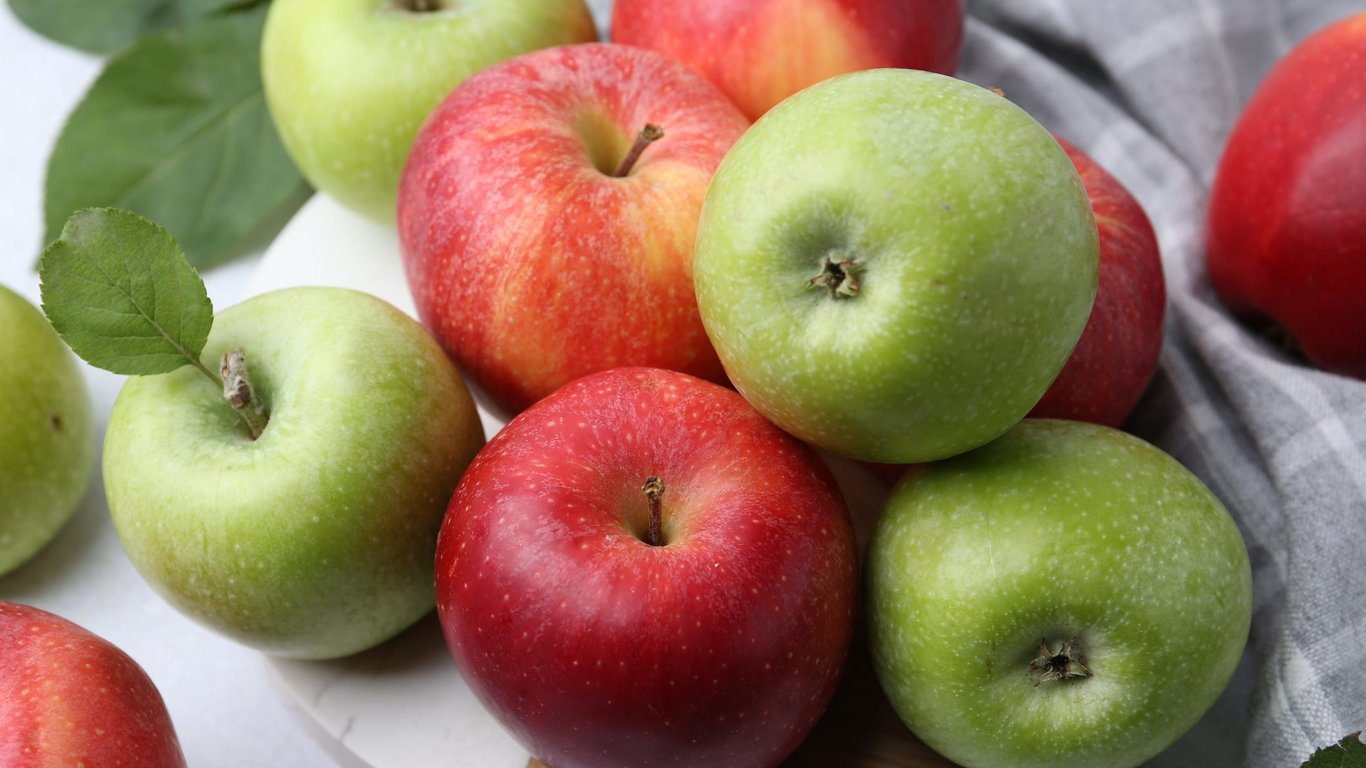 USA Today image for Green apples vs. red apples and whether one is better than the other - USA Today
