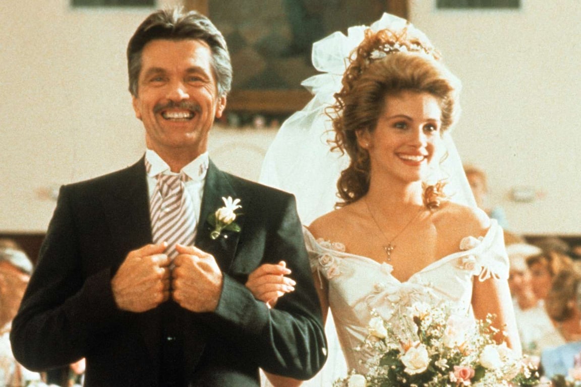 Entertainment Weekly image for Julia Roberts honors “Steel Magnolias” dad Tom Skerritt upon his death at 93 - Yahoo