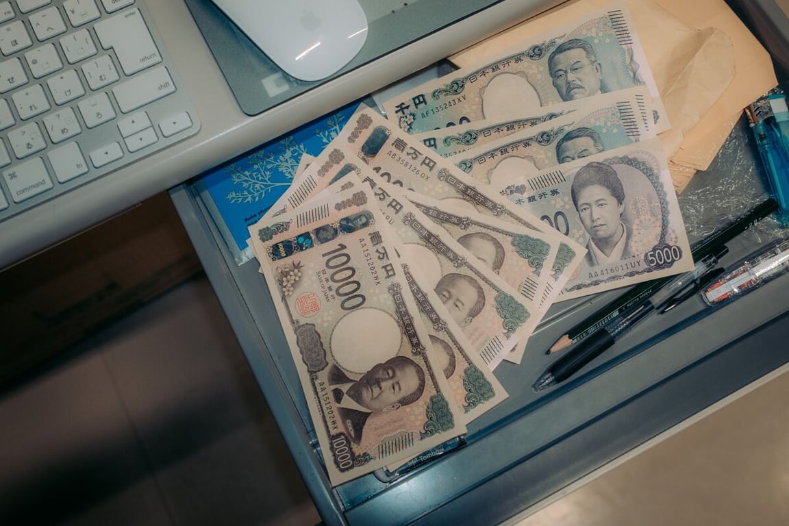 Bloomberg image for Yen Slides to Weakest Since July 2024 as Iran War Escalates - Bloomberg.com