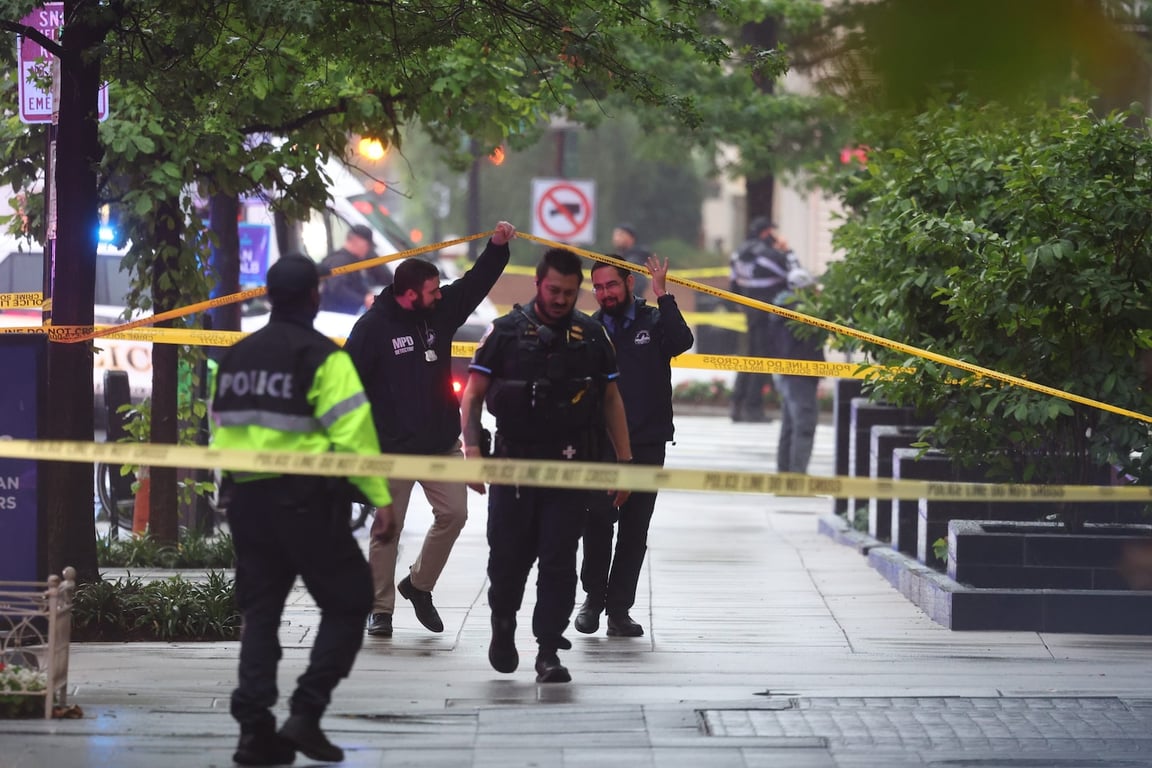 The Washington Post image for Suspected gunman dead after exchanging fire with Secret Service near White House - The Washington Post