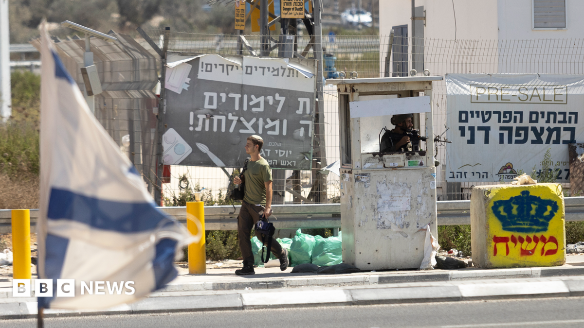 BBC News image for Miliband says UK had to 'call out' Israeli West Bank settlements - BBC