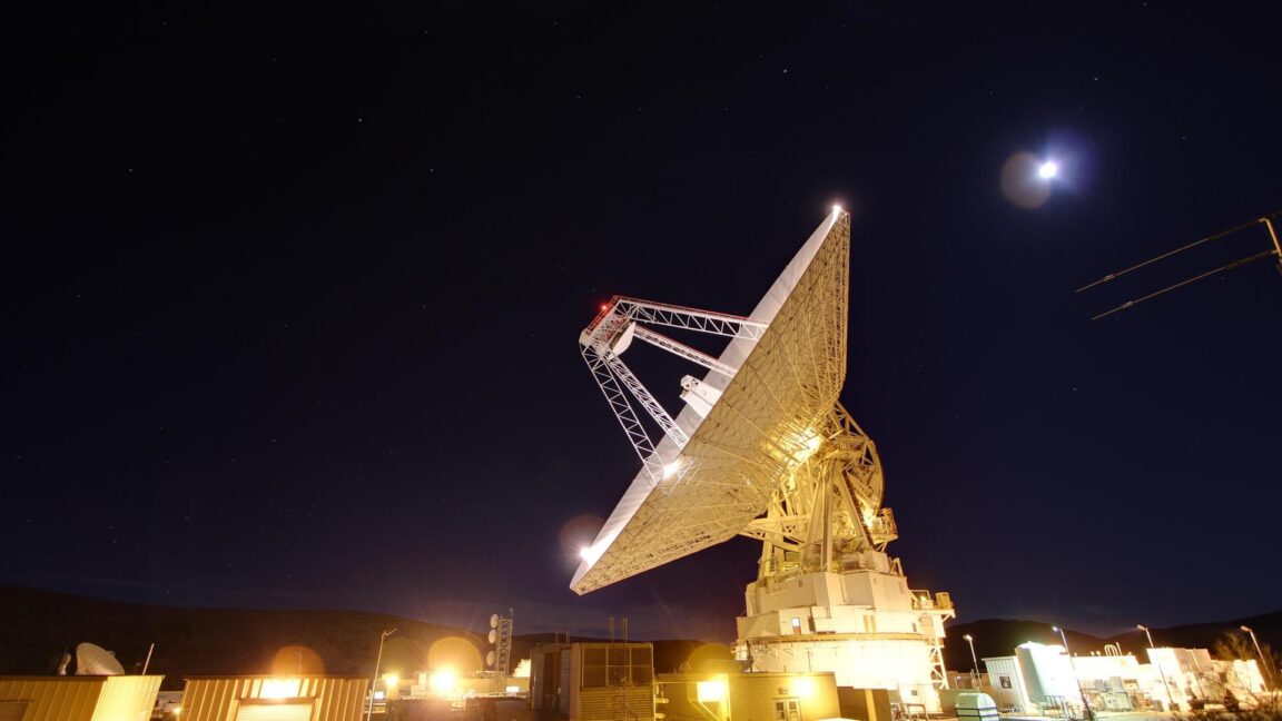 Ars Technica image for After nearly breaking, NASA's Deep Space Network "worked well" on Artemis II - Ars Technica