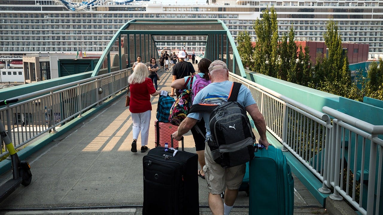 Fox News image for Thousands booked tropical Bahamas cruise and ended up in freezing Canada instead - Fox News