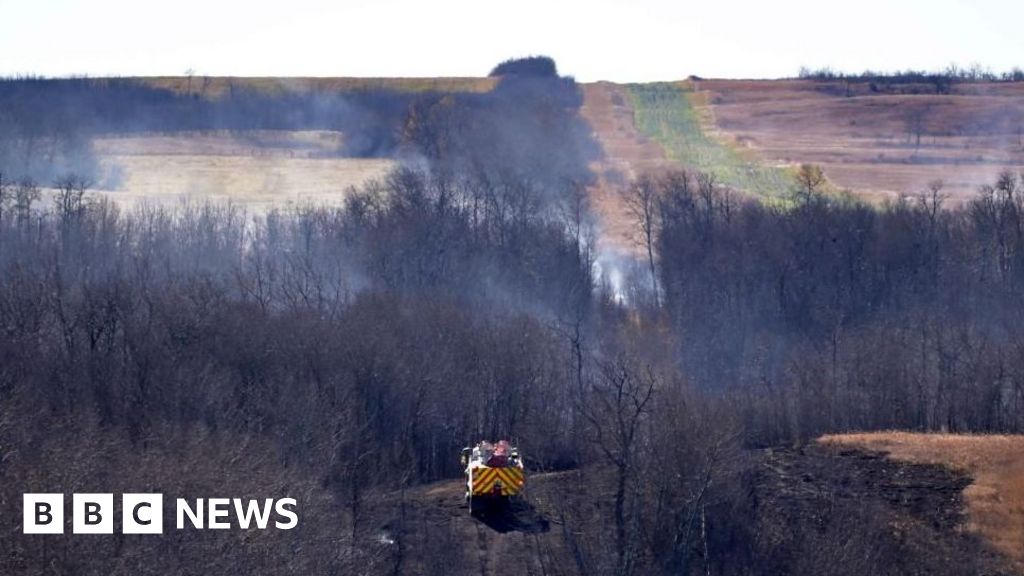 BBC News image for Deadly fire at Canada military base moved a kilometre 'in 30 to 60 seconds' - BBC