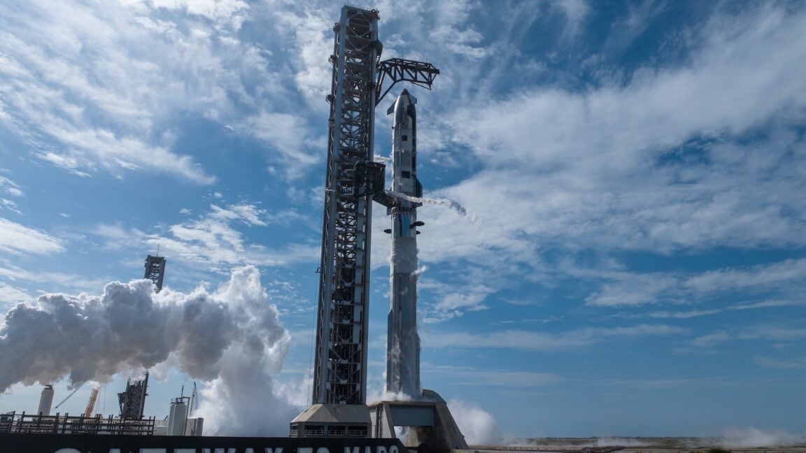Ars Technica image for Once again, SpaceX has set a new record for the tallest rocket ever built - Ars Technica