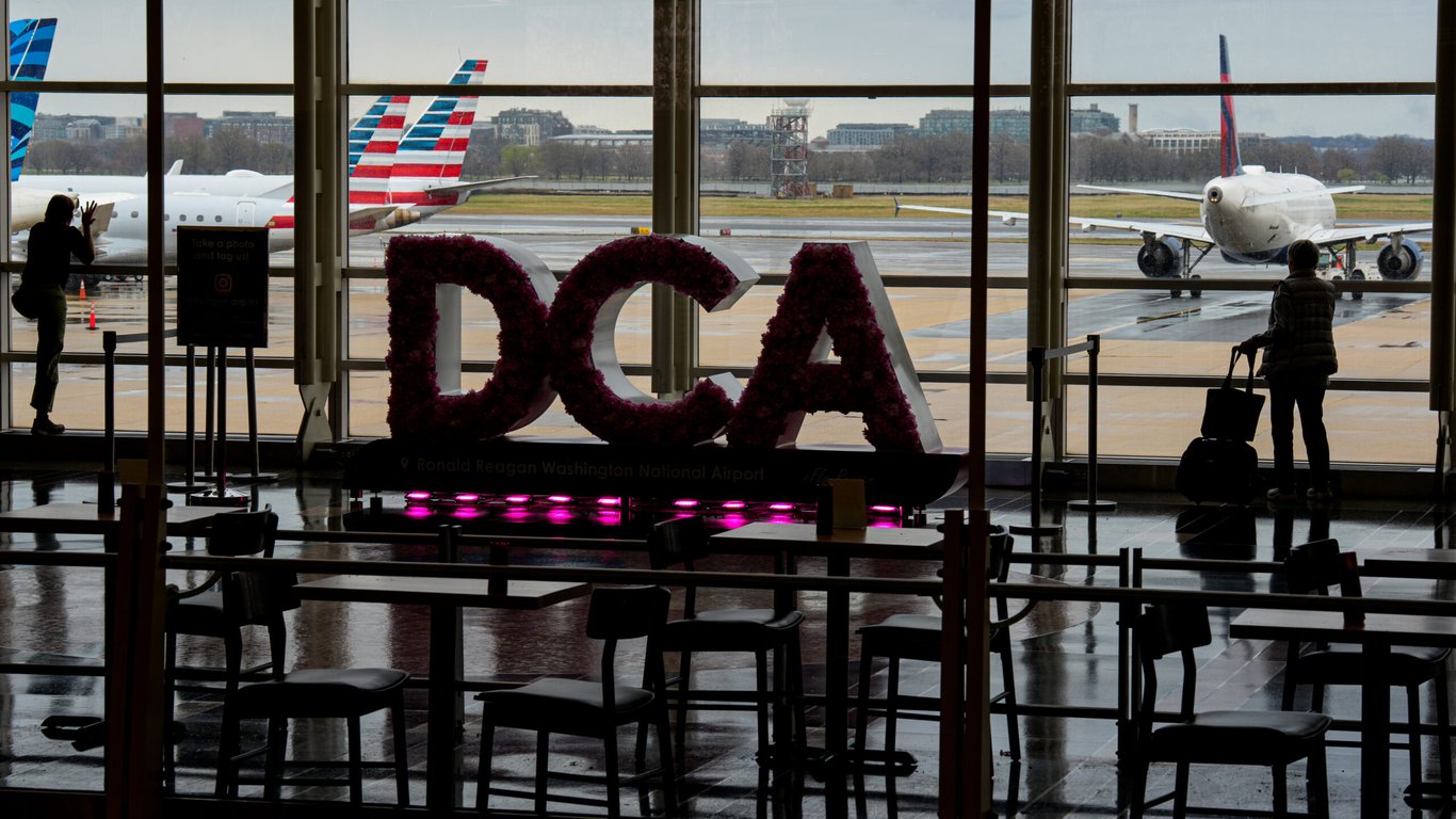 Ars Technica image for FAA tees up $875M AI tool to help manage air traffic congestion - Ars Technica