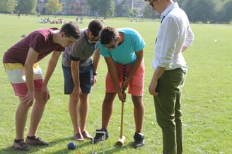 Participantes poniendo