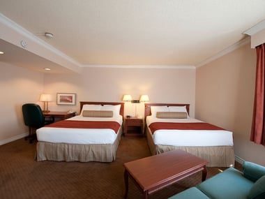 Double queen guestroom