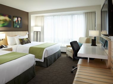 Double queen guestroom
