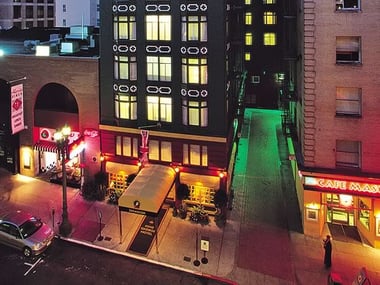 Exterior at night, The King George Hotel