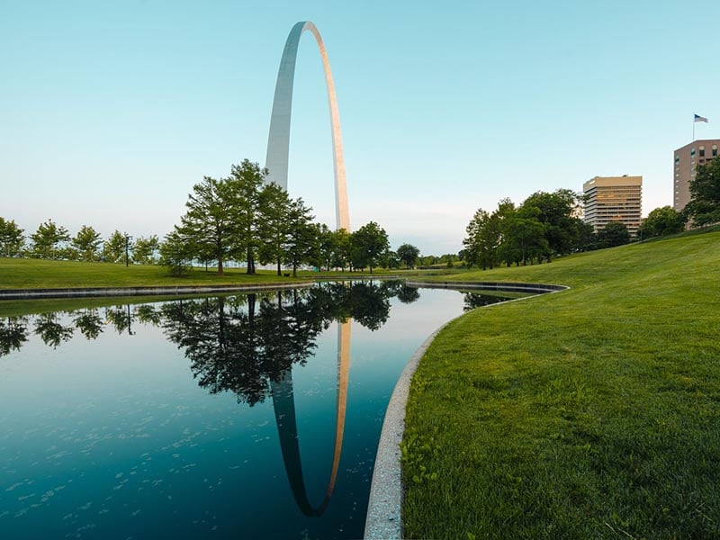 Large Gateway Arch National Park