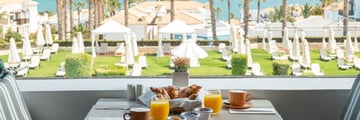 Breakfast outdoor dining