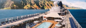 Pool deck on Pride of America
