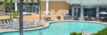 The pool at the Rosen Plaza