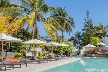 Sunrise Attitude, Pool at Social House Restaurant 