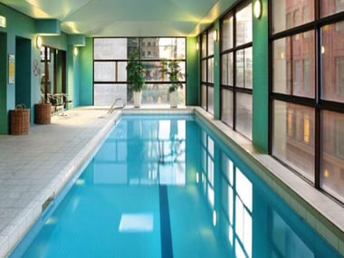 Adina Apartment Hotel Melbourne swimming pool