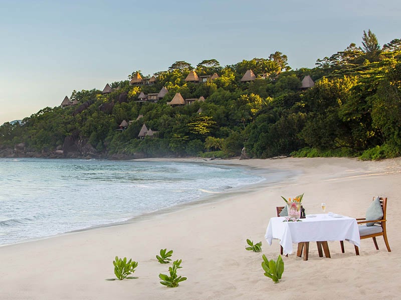 beach dining at Anantara Maia Seychelles