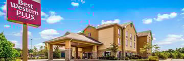 Exterior view of Best Western Plus Muskoka Inn