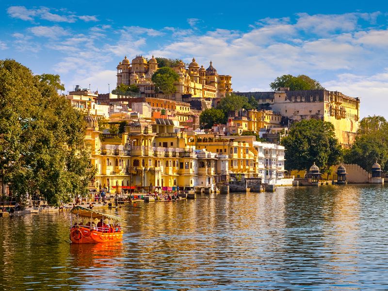 City Palace and Pichola Lake, Udaipur