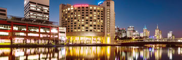 Crowne Plaza Melbourne, Exterior at Night