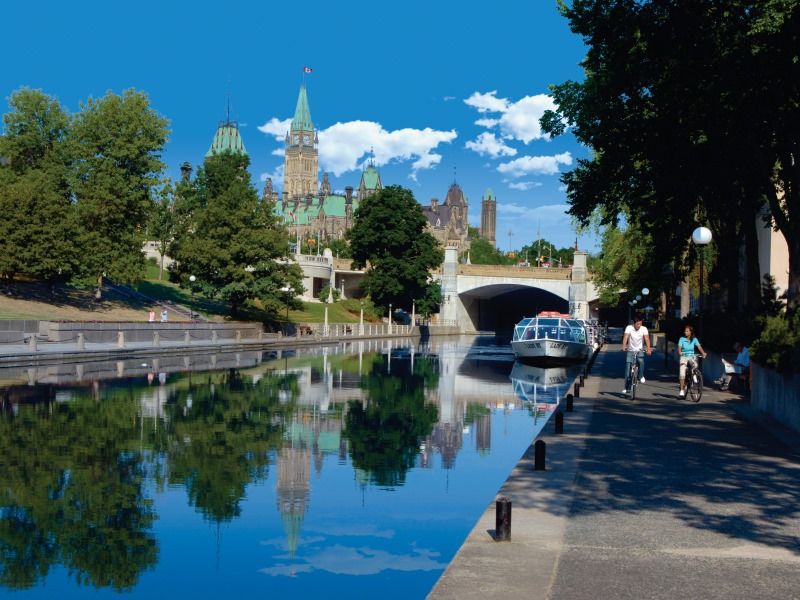 Cycling along the Rideau Canal
