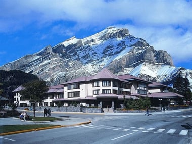 Elk + Avenue Hotel exterior