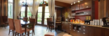 Les Suites de Tremblant - Ermitage du Lac, Dining Area and Breakfast Area
