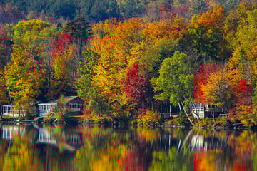 Falls colours around Elmore Lake, Vermont