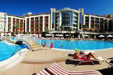 Grand Pasa Hotel pool