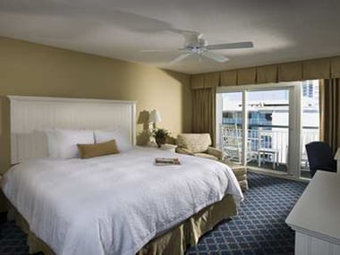 Hampton Inn & Suites Oceanfront Resort Room