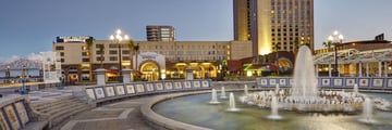 Hilton New Orleans Riverside, Hotel on Riverwalk