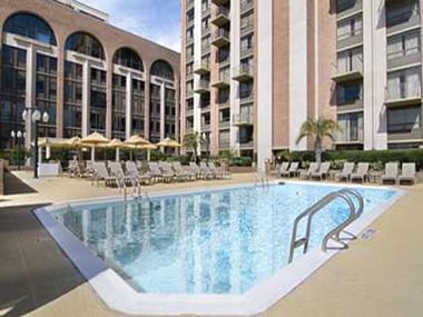 Hilton Savannah Desoto swimming pool