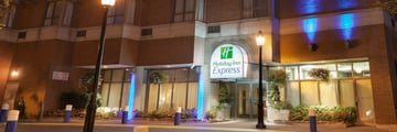 Holiday Inn Express Toronto Downtown, Exterior