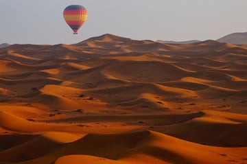 hot air balloon over desert dubai