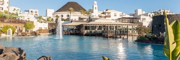 Hotel LIVVO Volcan Lanzarote pool