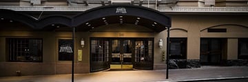 Hotel Zeppelin, Exterior