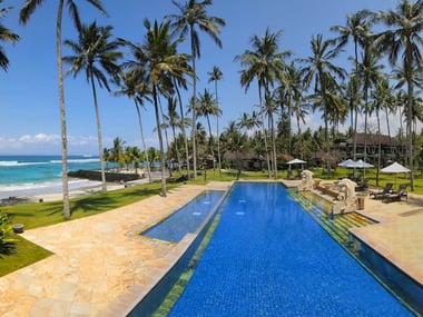 Infinity pool at Candi Beach Cottage