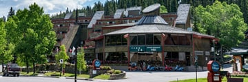 Inns of Banff, Exterior